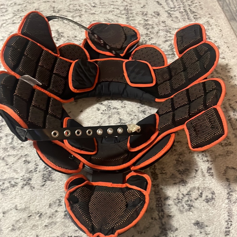 Schutt XV HD Adult Football Shoulder Pads - All-Purpose Small 16-17” like new - Picture 5 of 5